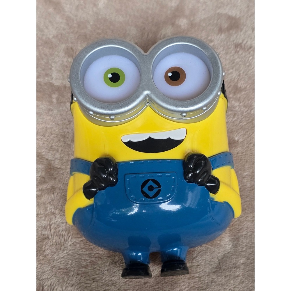 Jasco Despicable Me Minions Bob LED Plug In Night Light Yellow Blue JP3855